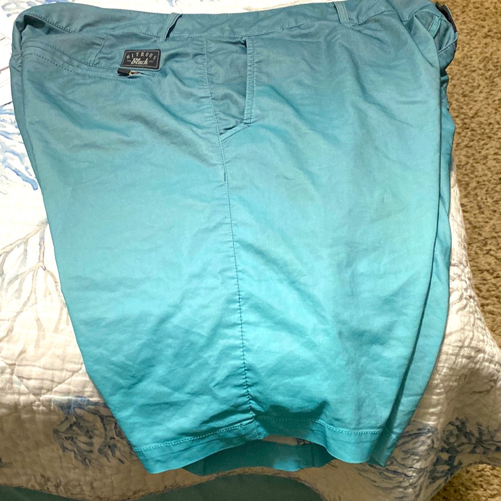 Men’s size 33 Nitrous Black Tilleys shorts